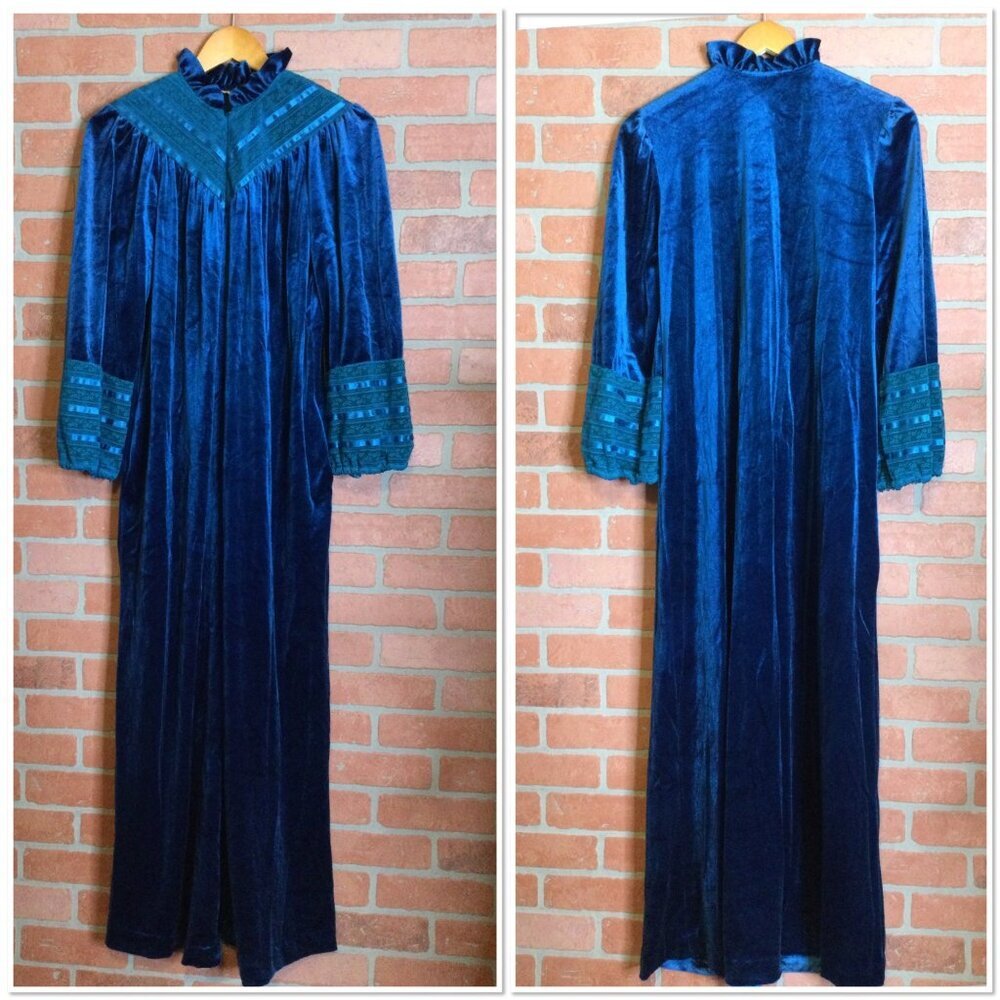 Vintage Gilligan O'Malley Women's Velour Quarter-Zip Long Robe Ruffled Neck SZ M